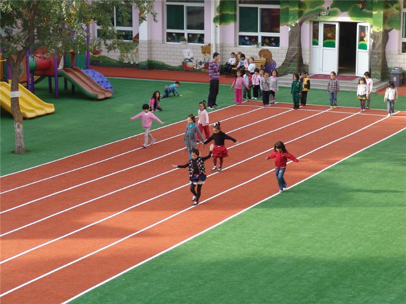 幼儿园人造草坪跑道